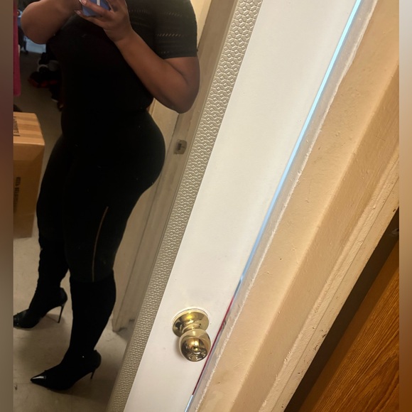 black Christian louboutin  red bottom heels. Size 40, come with box and dust bag - Picture 5 of 5